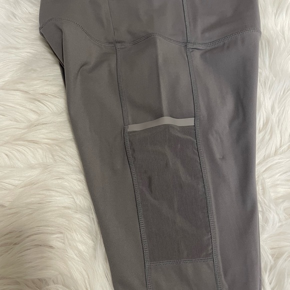 Fabletics Motion 365 Leggings - Picture 3 of 3